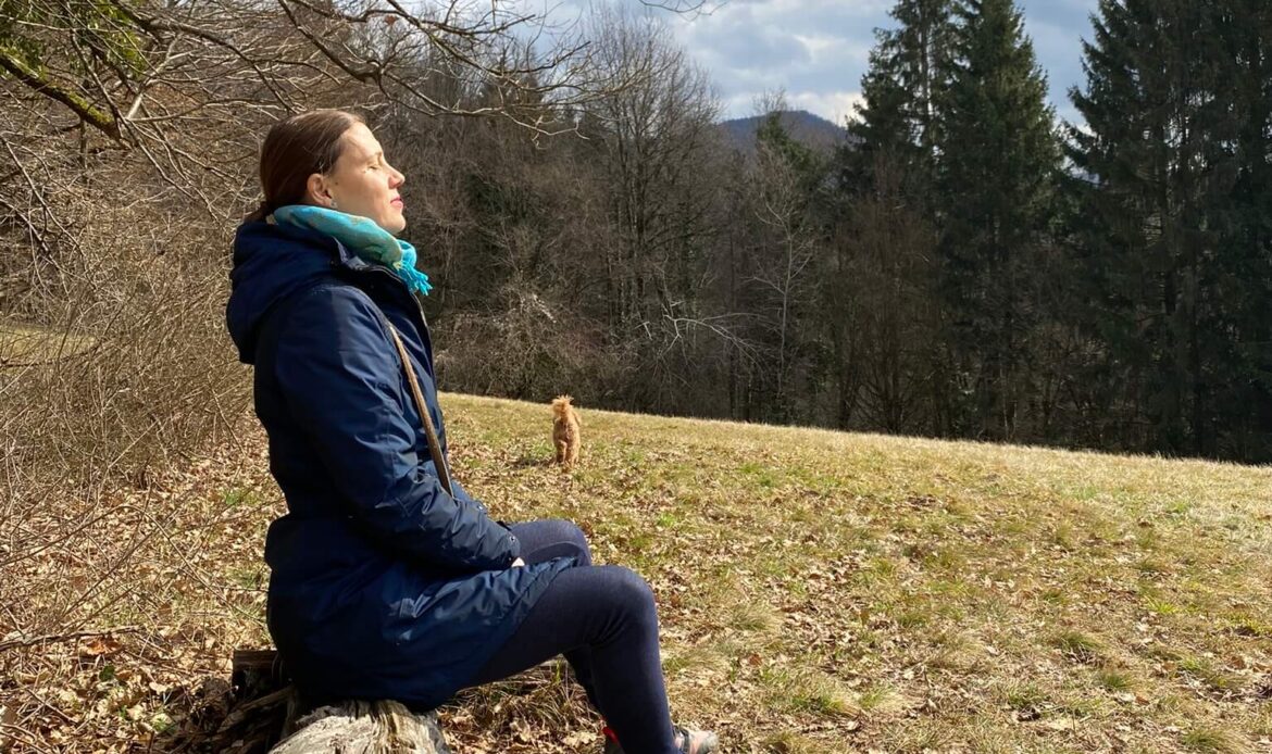 Jaz na klopici na sončku